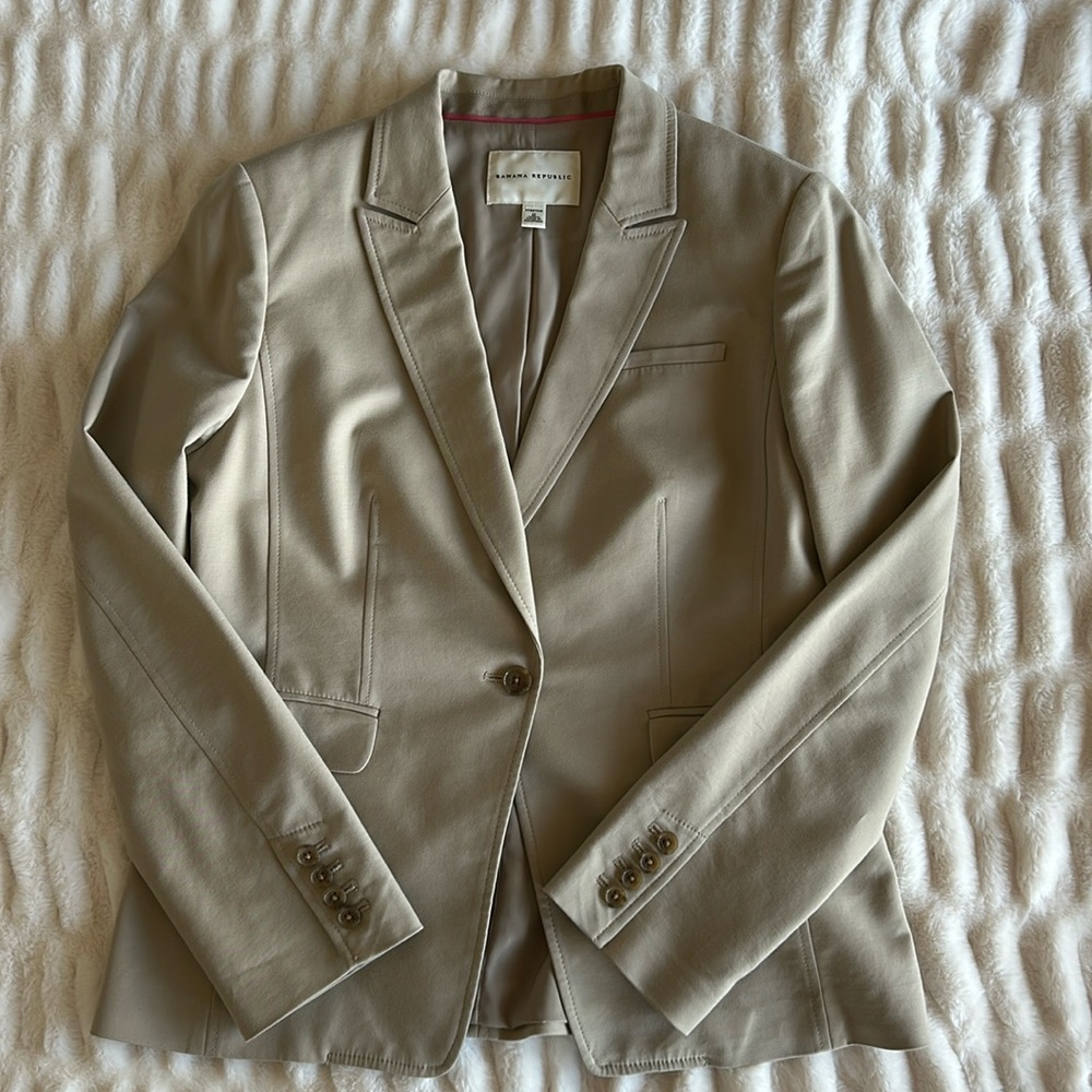 Banana Republic Women’s Beige Stretch Blazer - Picture 3 of 10